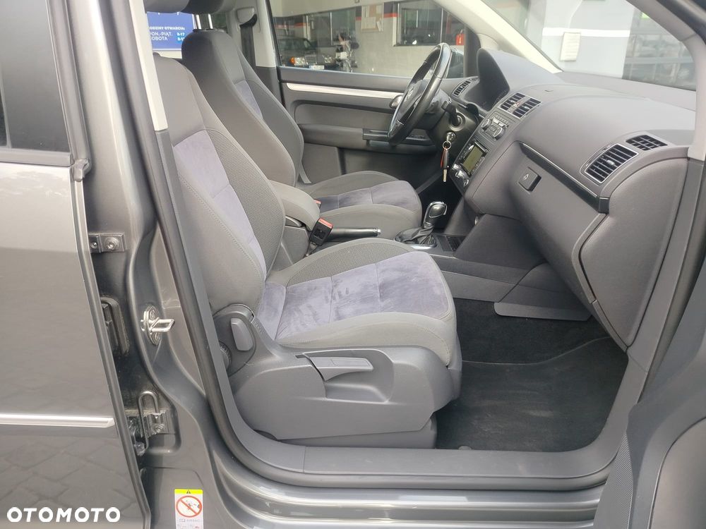 Volkswagen Touran - 24