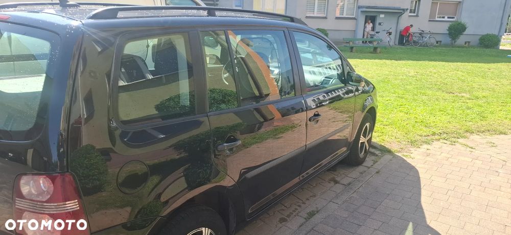 Volkswagen Touran 1.9 TDI Conceptline - 3