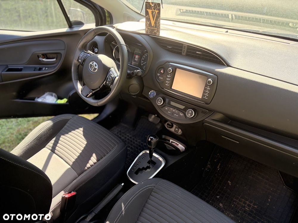Toyota Yaris Hybrid 100 Active EU6 - 10
