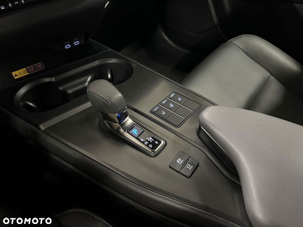 Lexus UX 300h F Sport Design - 27