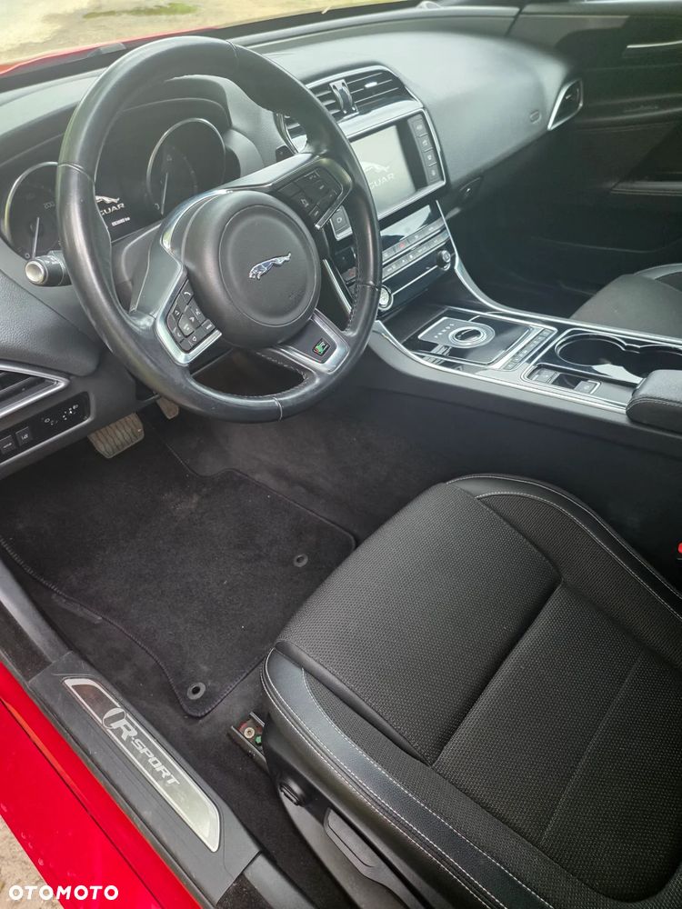 Jaguar XE E-Performance R-Sport - 9