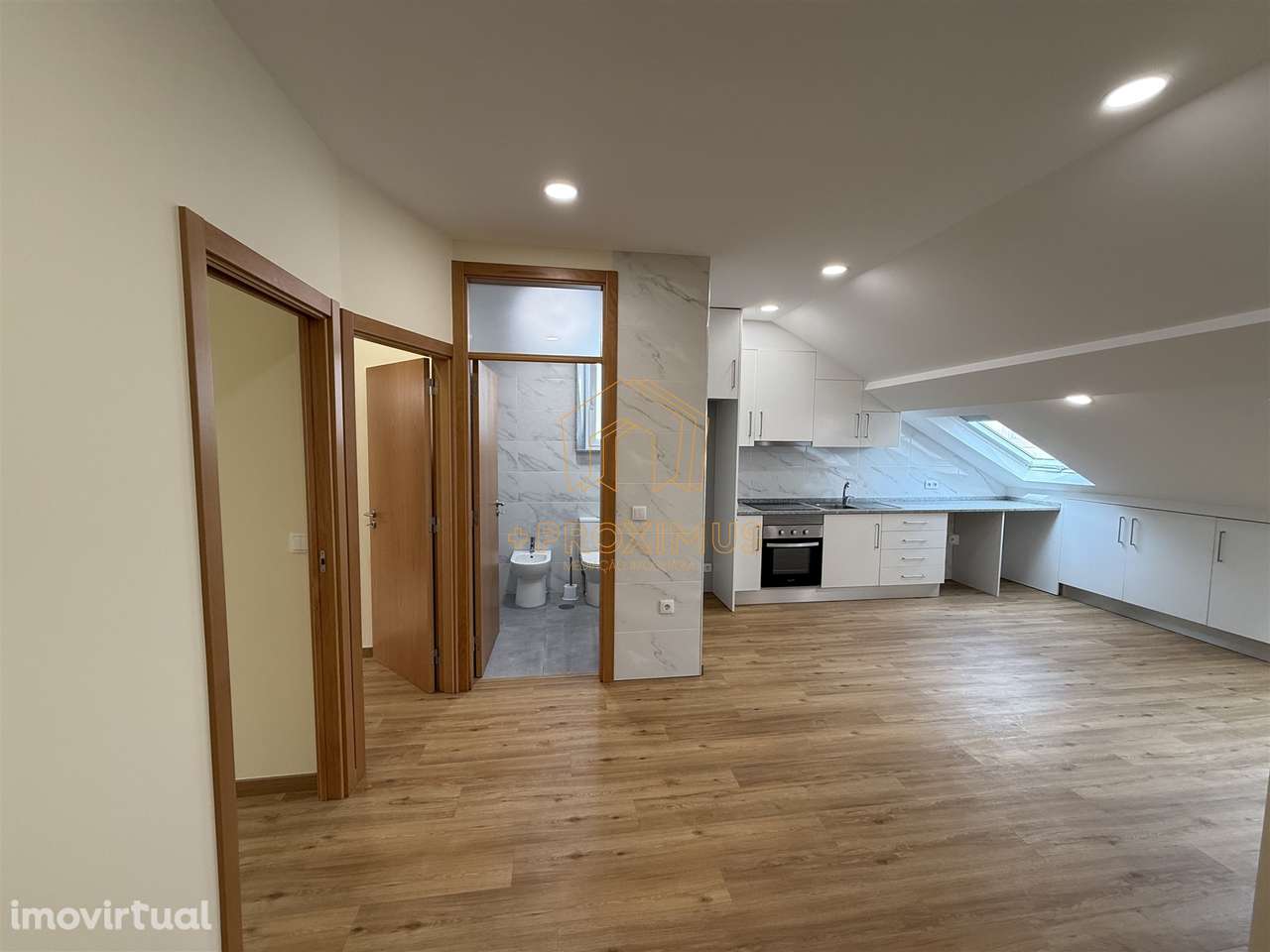 Moradia Geminada no Centro da Figueira da Foz- Dividida em 2 apartamen - Grande imagem: 3/28