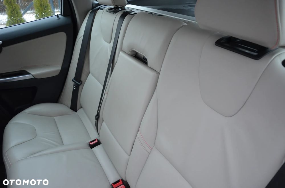 Volvo XC 60 D3 Drive-E Ocean Race - 18