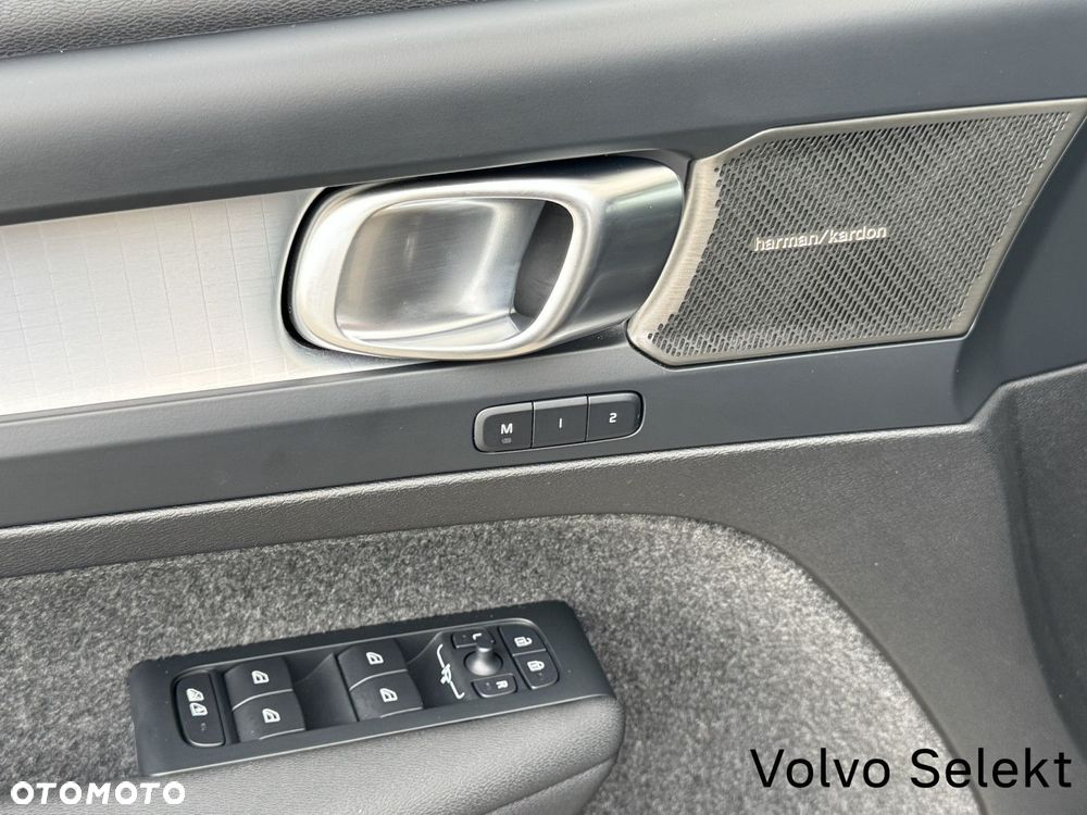 Volvo XC 40 B3 Plus Dark - 28