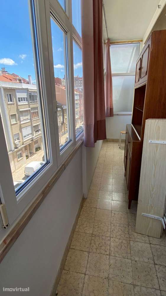 Quarto - localizado em Benfica Lisbon - Grande imagem: 4/7
