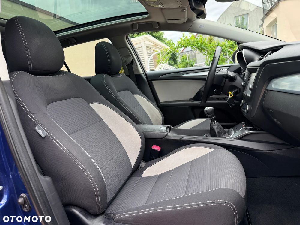 Toyota Avensis 1.8 Premium - 35