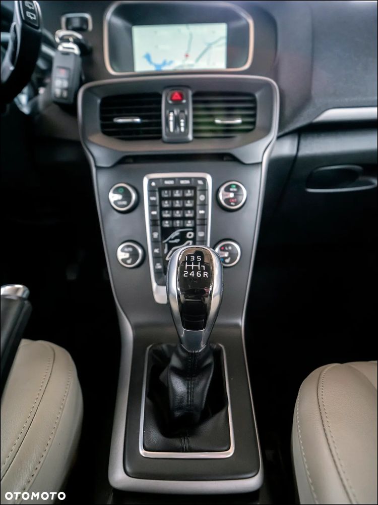 Volvo V40 - 23