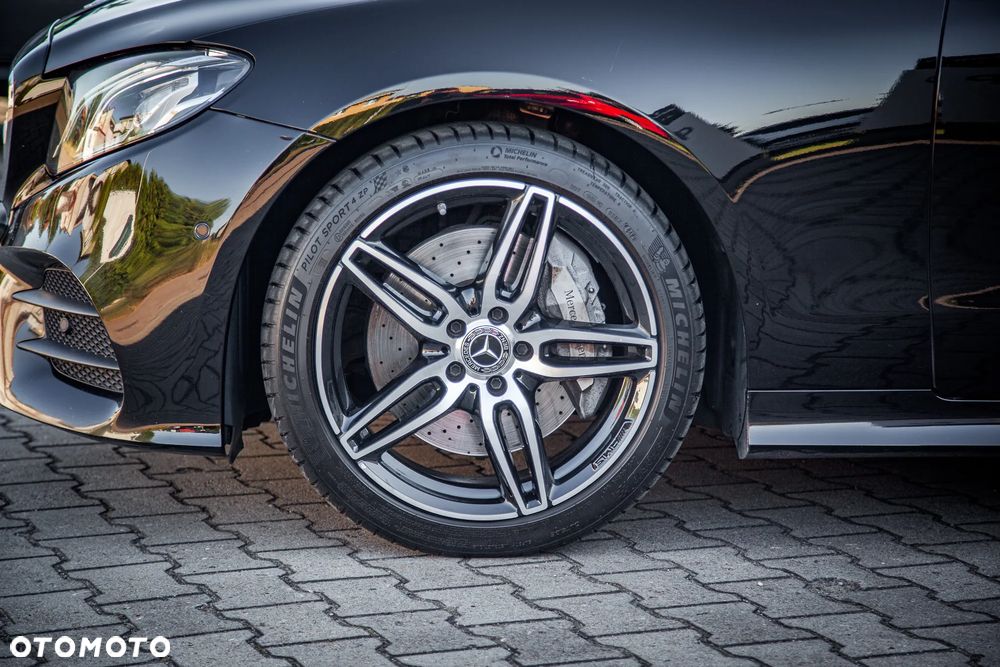 Mercedes-Benz Klasa E 400 4-Matic 9G-TRONIC - 14