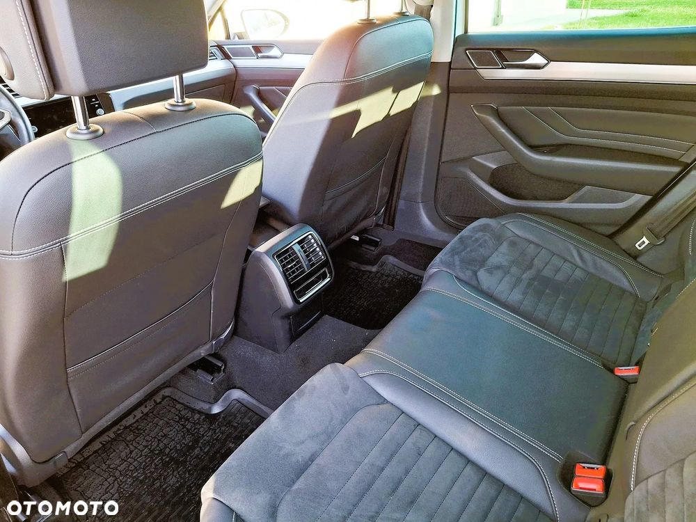 Volkswagen Passat Variant 2.0 TDI SCR DSG 4Motion Elegance - 11