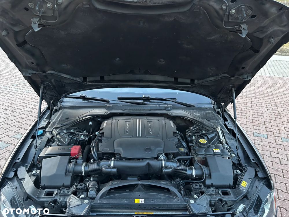 Jaguar XF 35t Prestige - 11