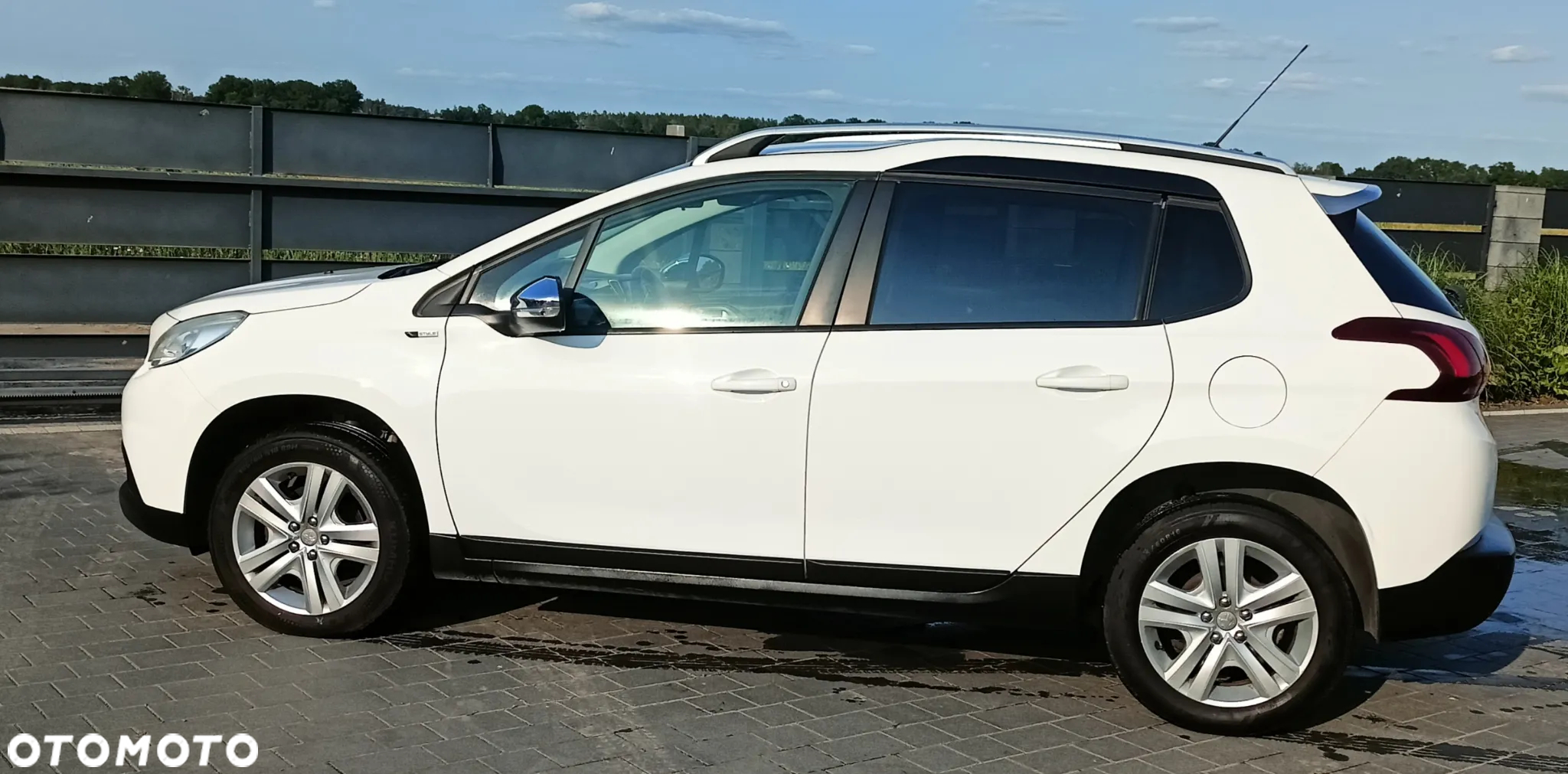 Peugeot 2008 1.2 Pure Tech Style S&S - 11