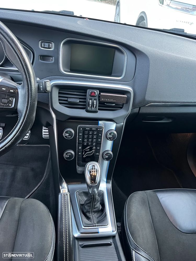 Volvo V40 D2 R Design - 20