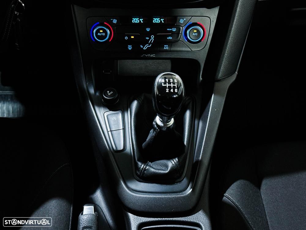 Ford Focus 1.6 TDCi Titanium — fotografia 21