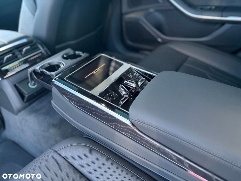 Audi A8 - 30