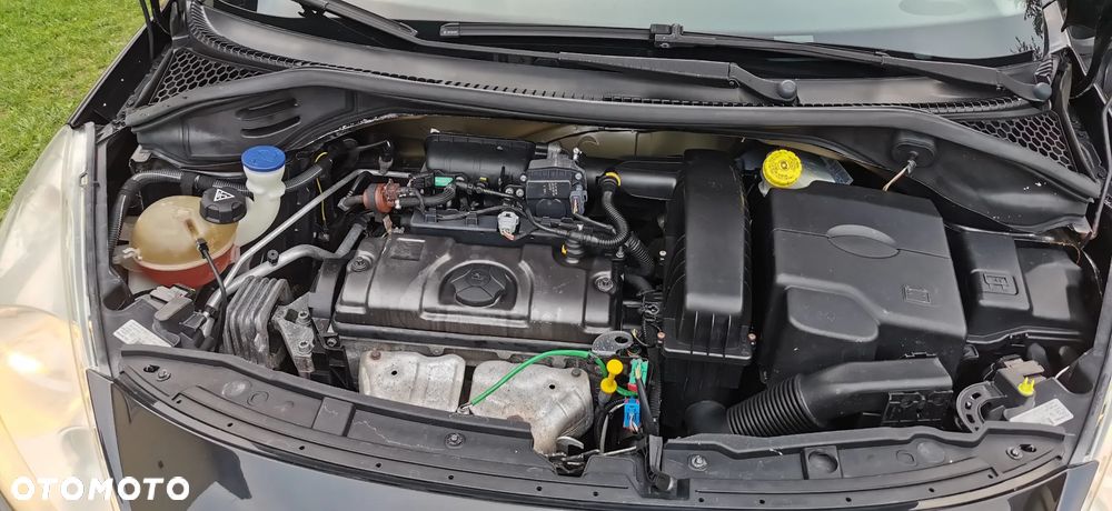 Peugeot 207 1.4 Presence Grand Prix - 9