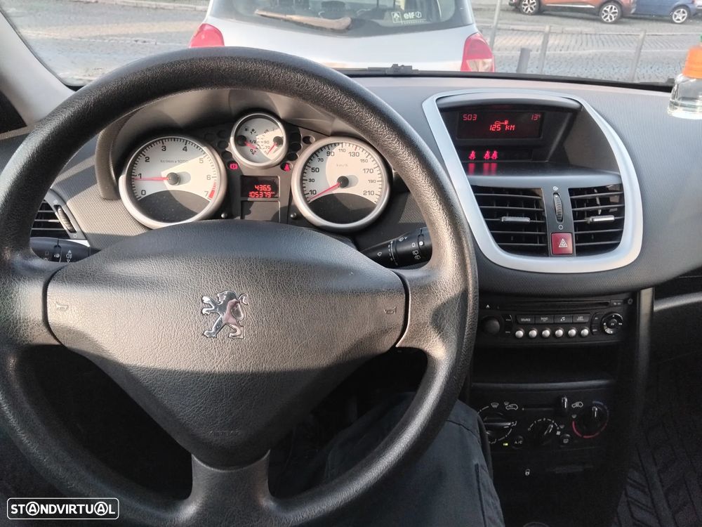 Peugeot 207 1.4 16V Trendy - 8