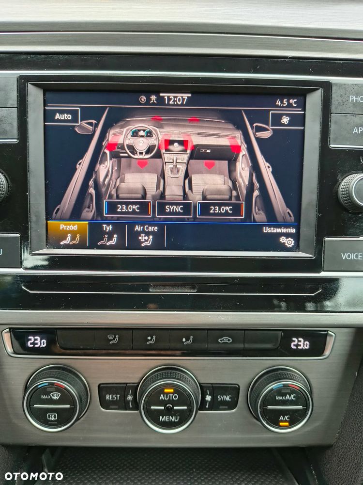 Volkswagen Passat - 24