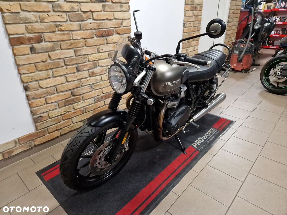 Triumph Street Twin - 21