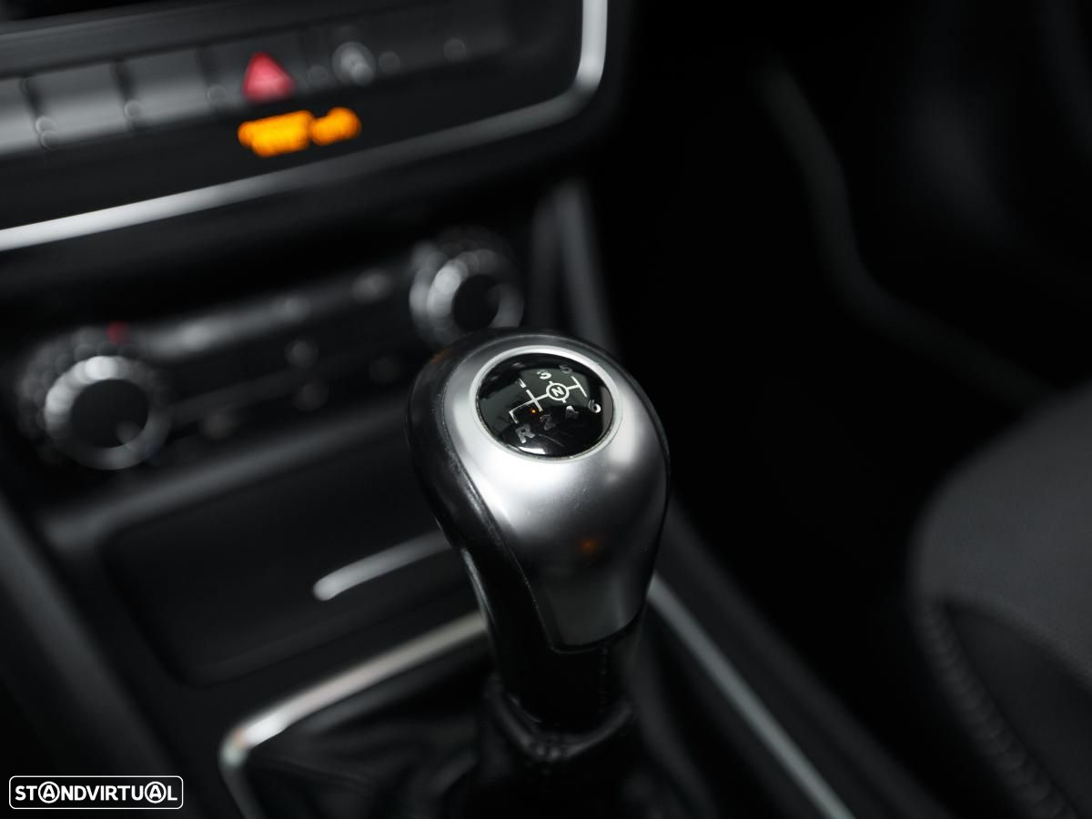 Mercedes-Benz GLA 180 - 18