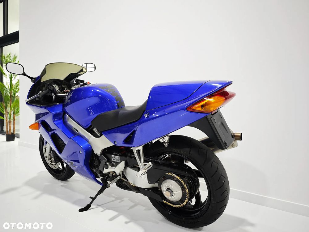 Honda VFR - 15