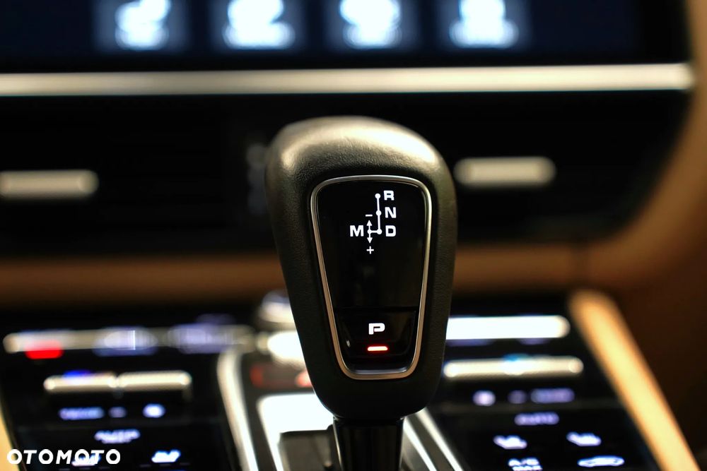 Porsche Cayenne - 21
