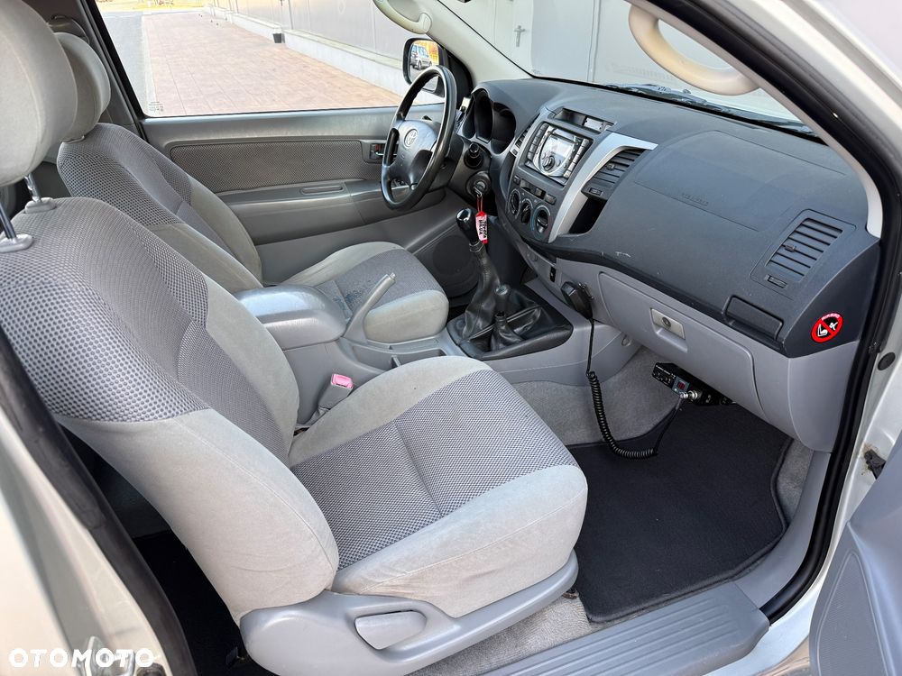 Toyota Hilux - 16