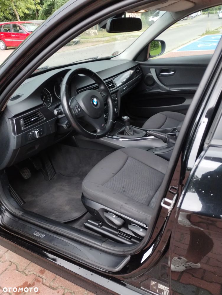 BMW Seria 3 318d - 11