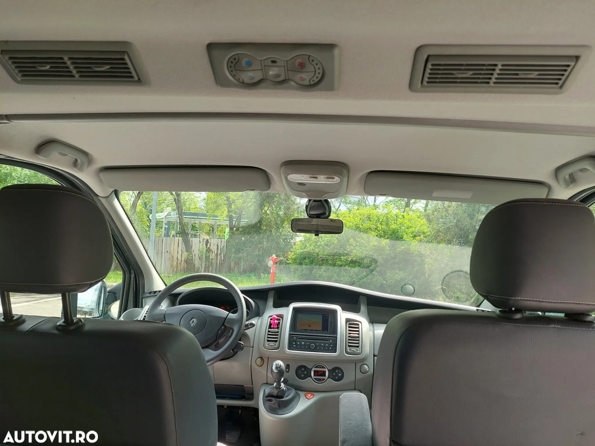 Renault Trafic 2.0 dCi 115 FAP Passenger Black Edition - 8