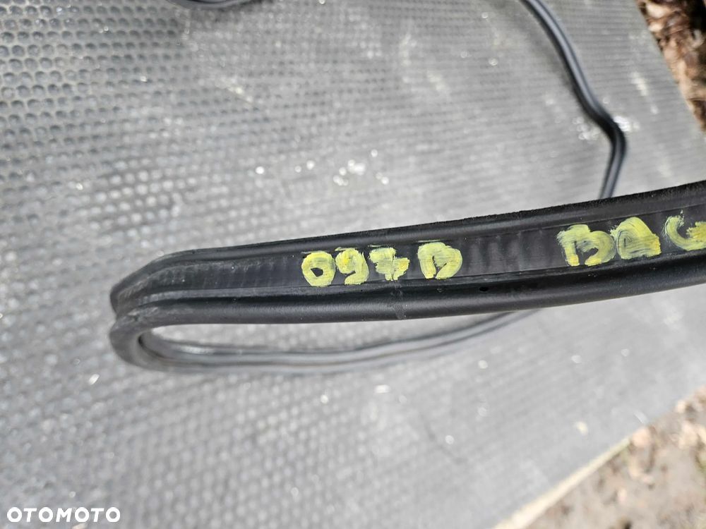 Uszczelka Guma Pokrywy Klapy Bagaznika VW Golf IV 4 Hatchback 3 5 Drzwi - 3