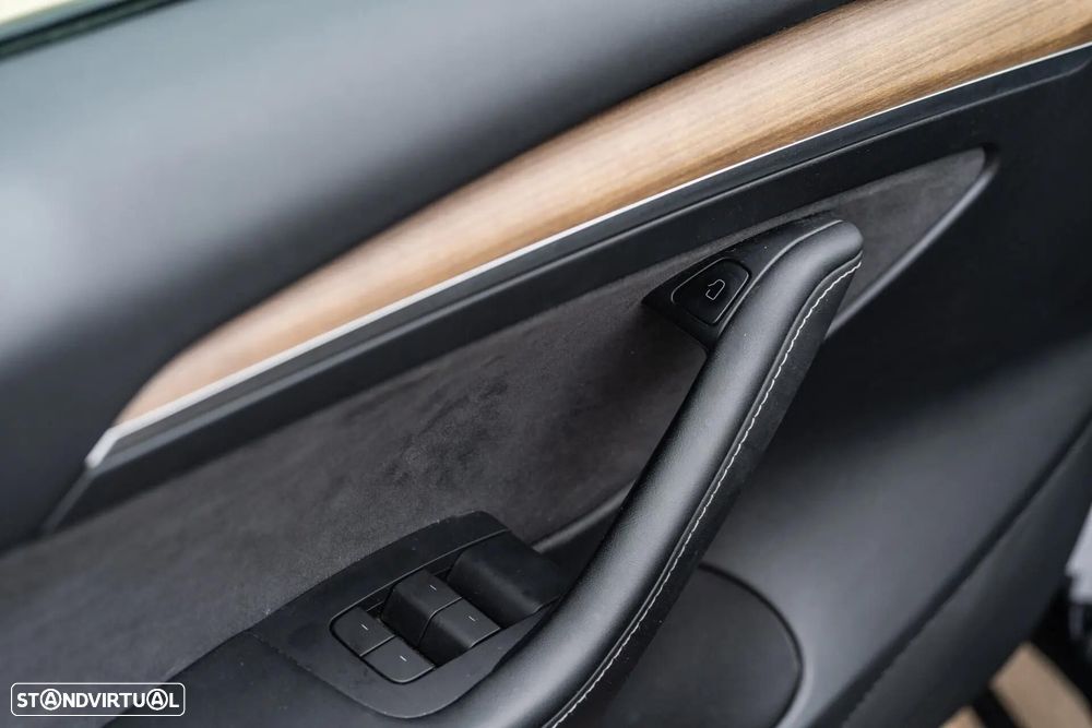 Tesla Model 3 Long-Range Dual Motor AWD - 26