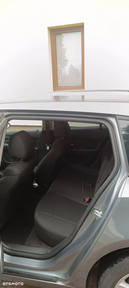 Chevrolet Cruze 1.6 LS+ - 9