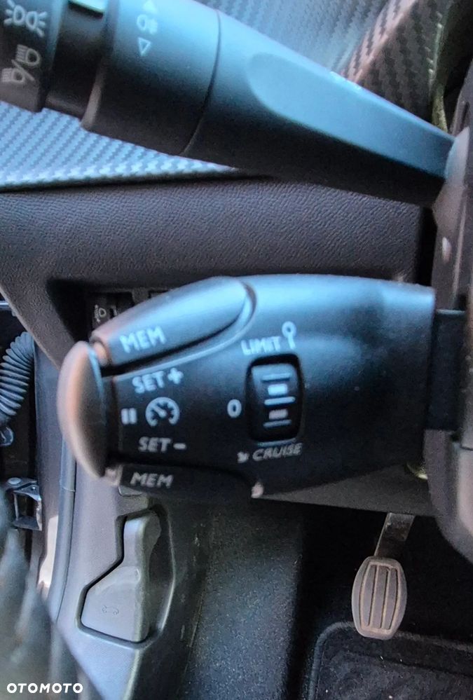 Peugeot 208 1.2 T Allure S&S - 15