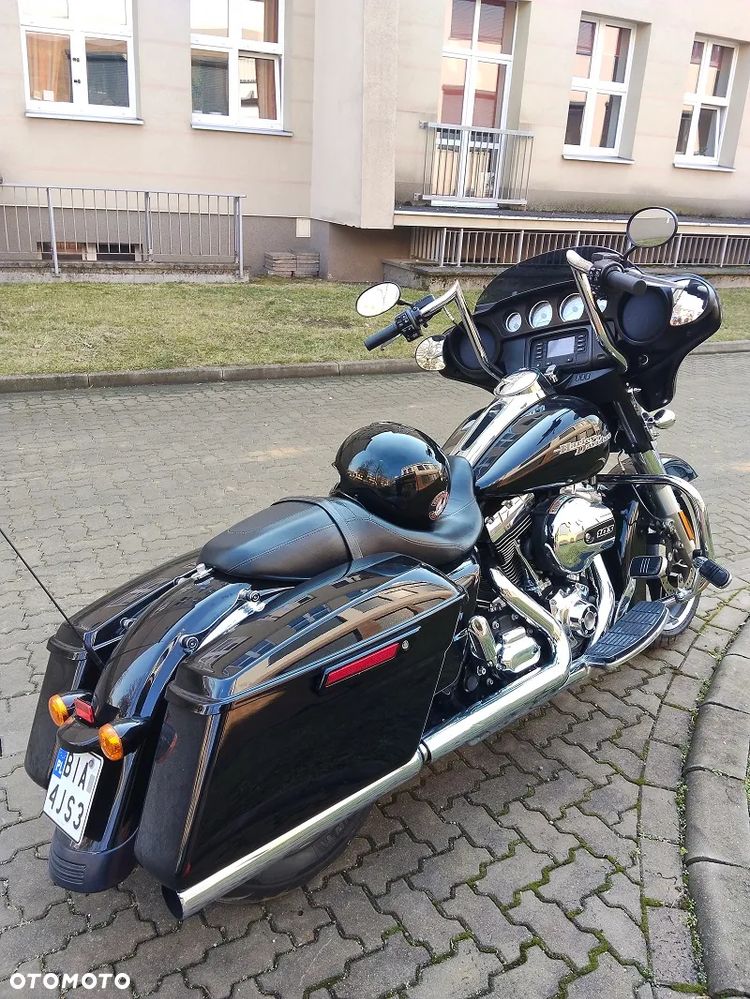 Harley-Davidson Touring Street Glide - 4