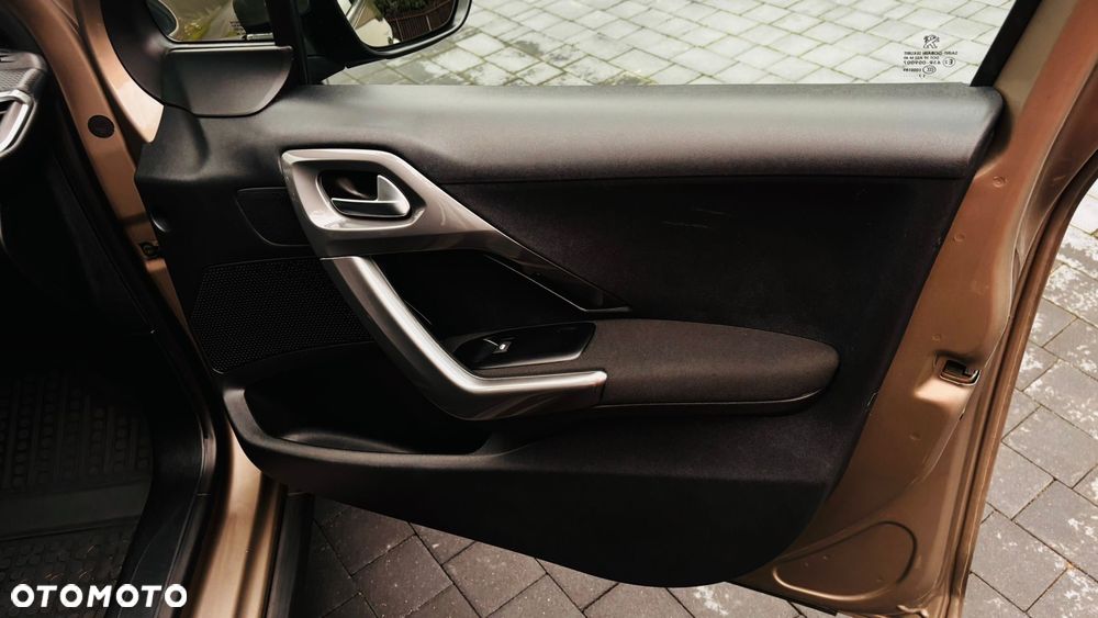 Peugeot 2008 1.2 Pure Tech Allure S&S - 15