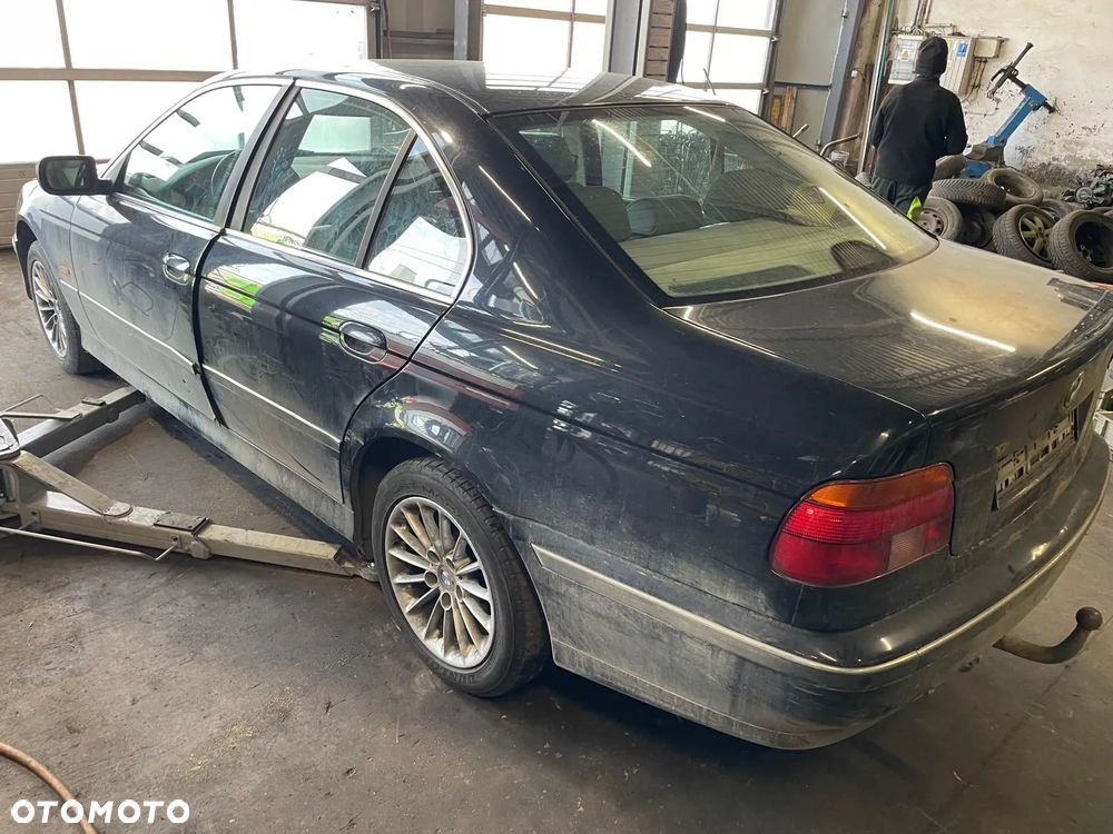BMW 5 E39 Auto na części Kolor : COSMOSSCHWARZ METALLIC (303) - 2
