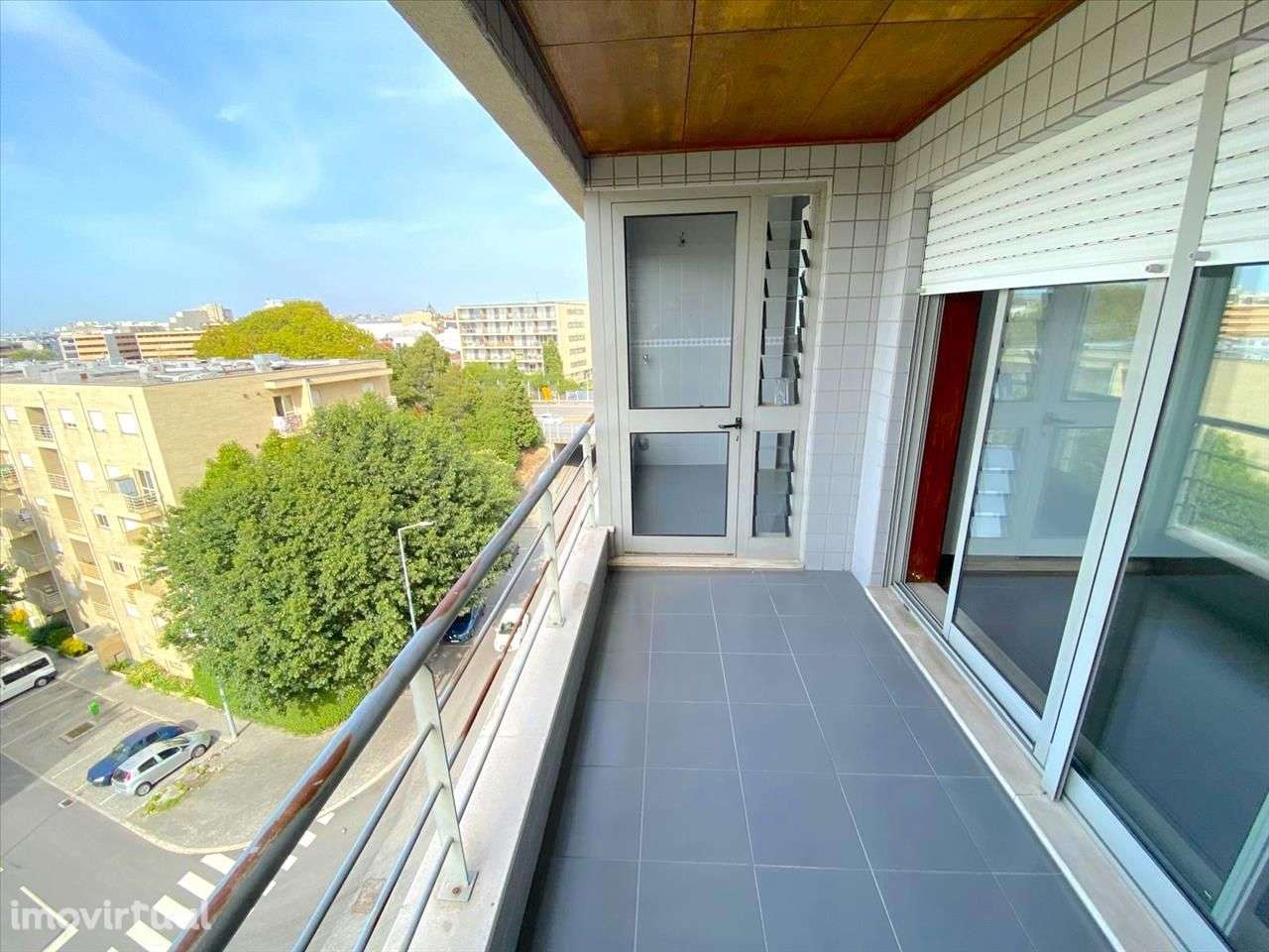 Apartamento T2 com Varanda e Parqueamento – Vila Nova de Gaia - Grande imagem: 5/27
