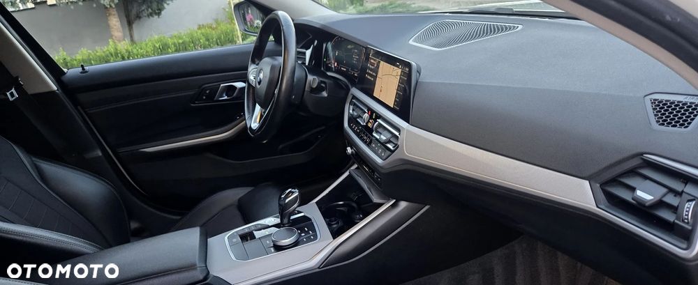BMW Seria 3 320d M Sport - 11