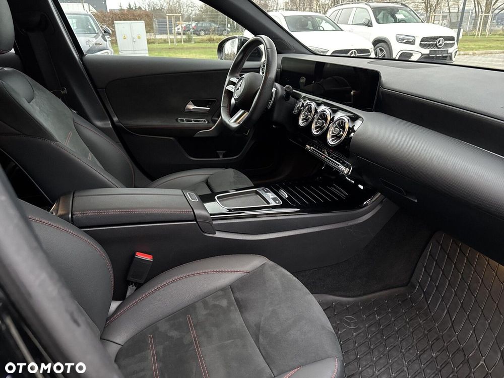 Mercedes-Benz Klasa A 220 4-Matic AMG Line 7G-DCT - 19