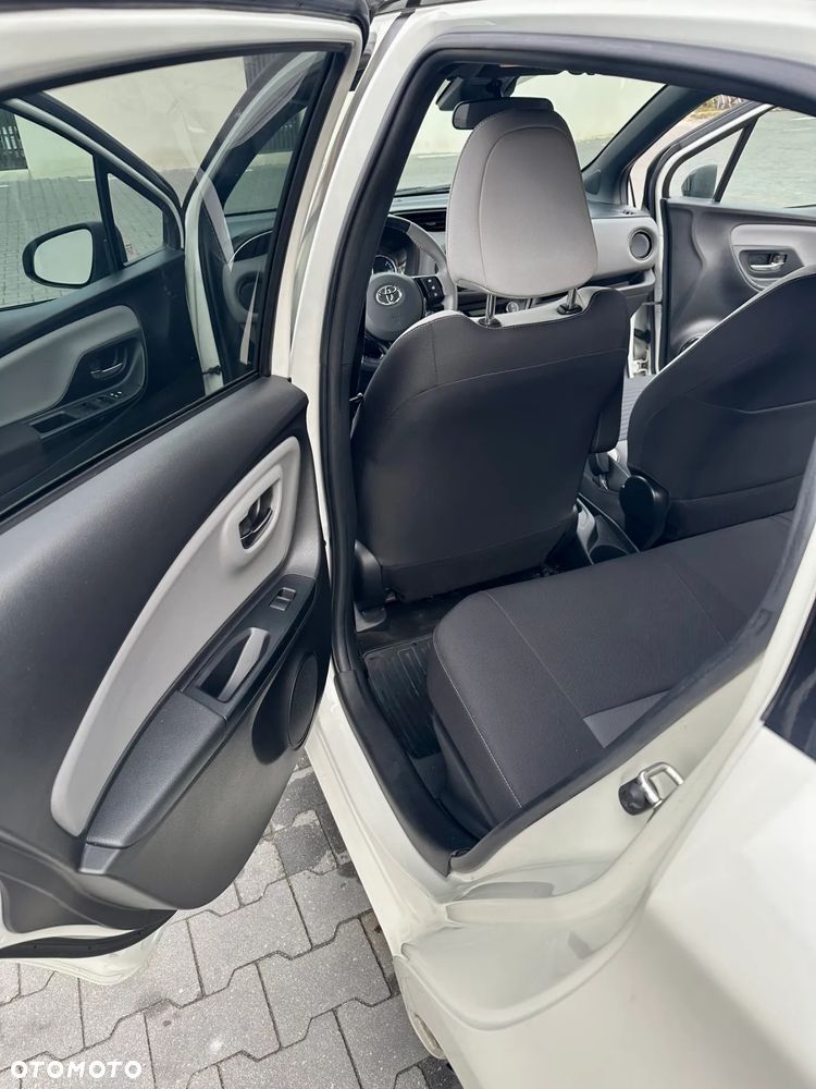 Toyota Yaris Hybrid 100 Selection Pure - 22