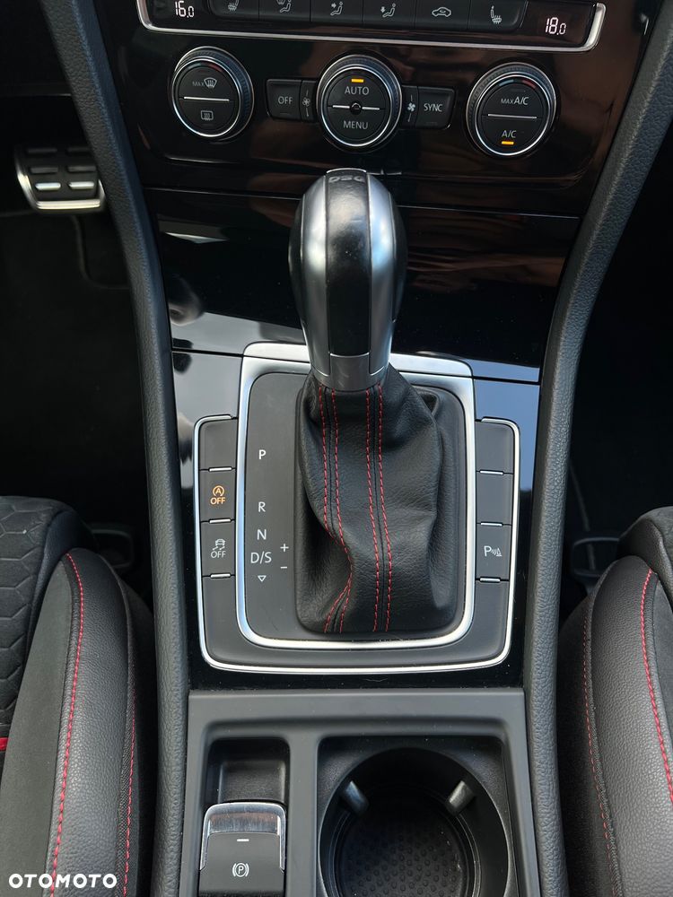 Volkswagen Golf - 16