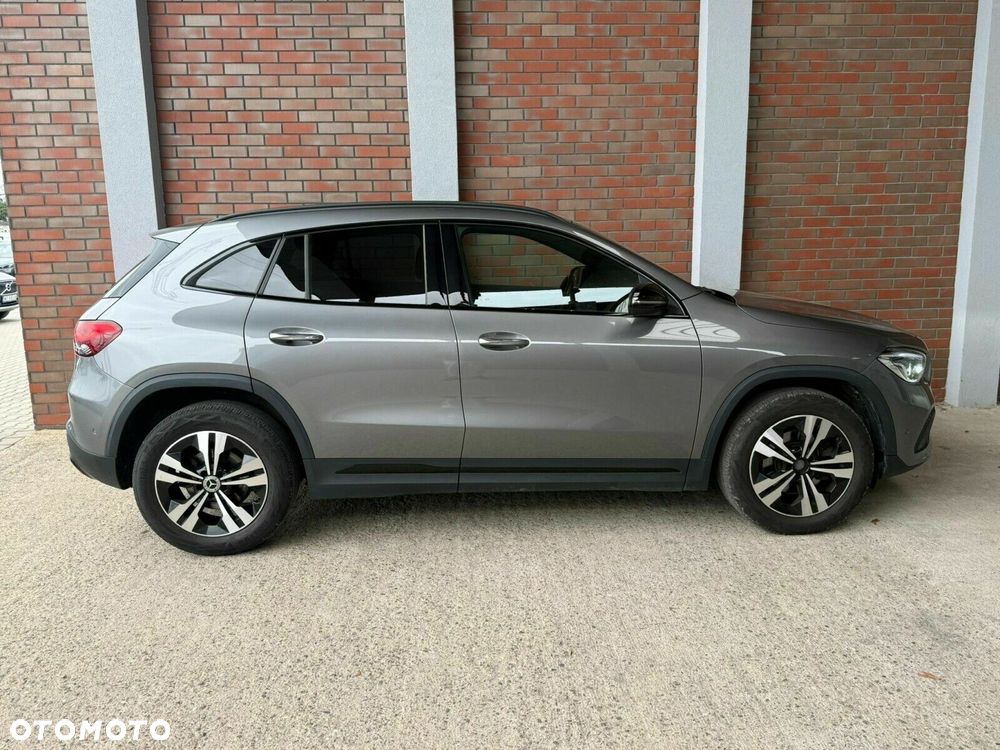 Mercedes-Benz GLA - 8