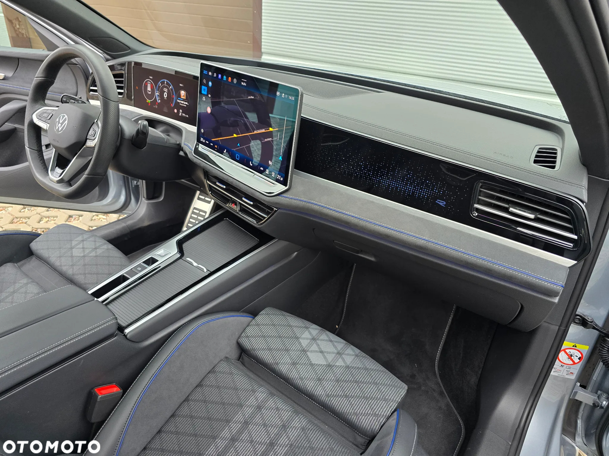 Volkswagen Passat Variant 2.0 TDI SCR DSG R-Line - 36
