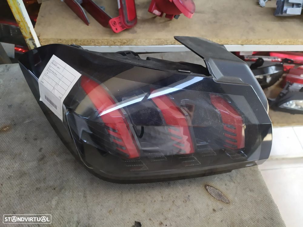 Farolim stop esquerdo Peugeot 208 II / 9823216880