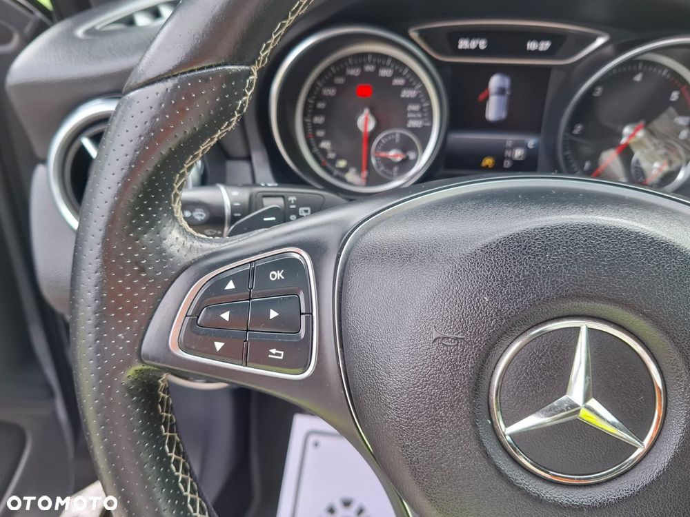 Mercedes-Benz GLA - 33