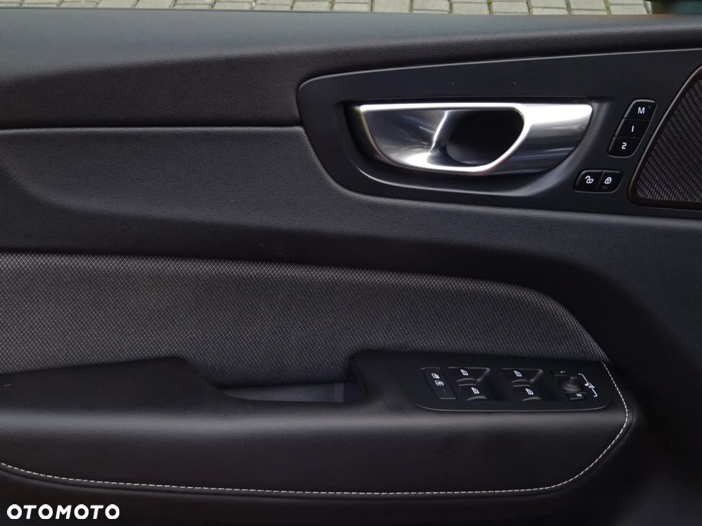 Volvo XC 60 B5 D AWD Geartronic RDesign - 39