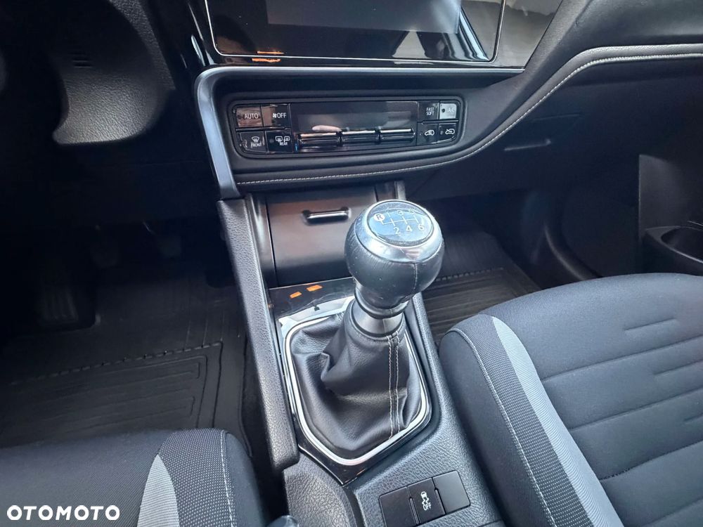 Toyota Auris 1.6 Premium - 24