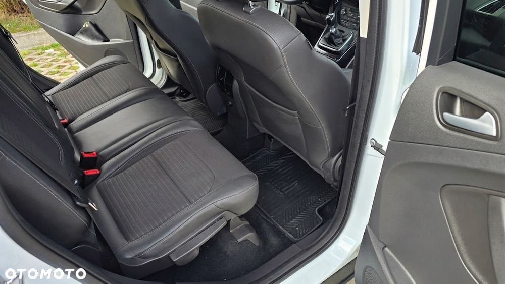 Ford Kuga 2.0 TDCi 2x4 Titanium - 8