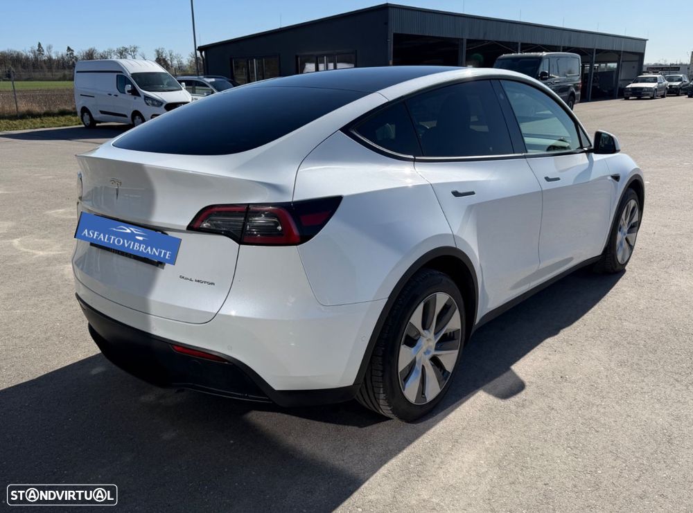 Tesla Model Y Long Range Dual Motor AWD - 4