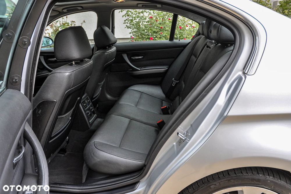 BMW Seria 3 325i - 8