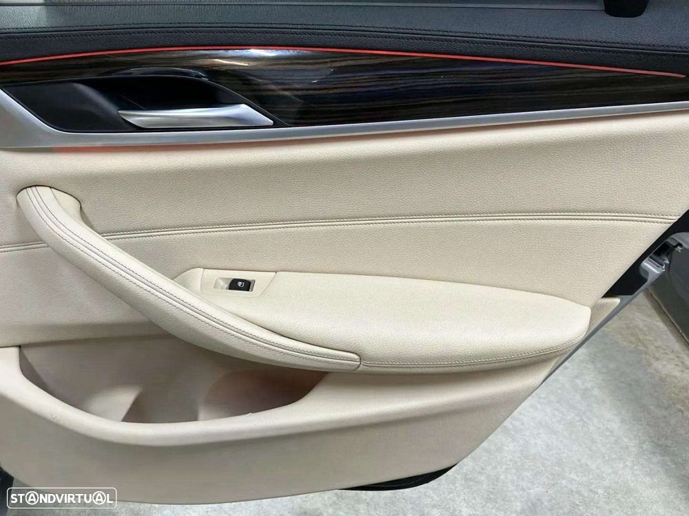 BMW 530 e iPerformance Line Luxury - 25